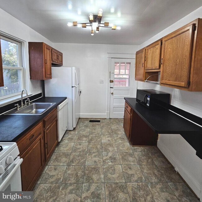 Photo - 2910 16th St S