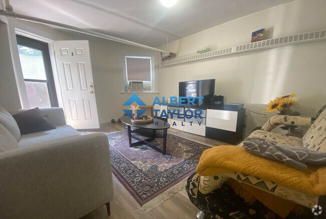 Building Photo - 1581 Beacon St Unit A Rental