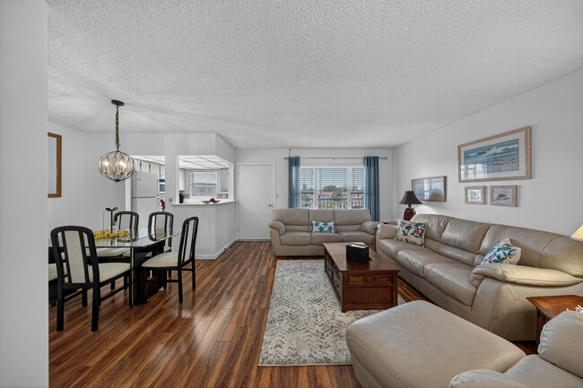 Photo - 804 SE 7th St Unidad 405