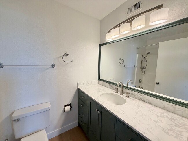 Photo - Experience the Best of University and Norm... Unidad 316