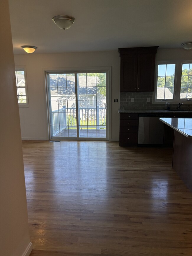 121A Robin Hill Kitchen 3 - 121A Robin Hill Dr Apartments