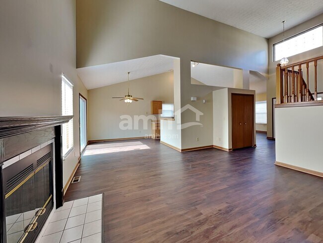 Photo - 1083 Insco Loop