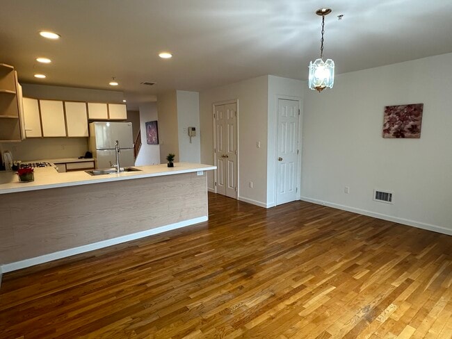 Building Photo - 100 Halstead Ave Rental