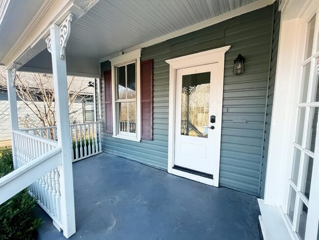 Photo - 412 W Day St