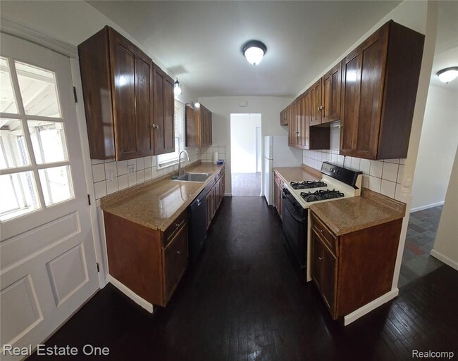 Photo - 25825 Sierra Dr