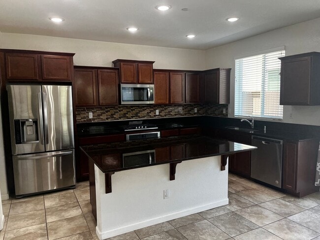 Photo - Excellent Witney Ranch 4 Bedroom, 3 Bathroom Home in Whitney Ranch for Rent.