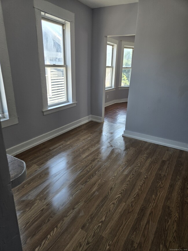 Photo - 289 Division St