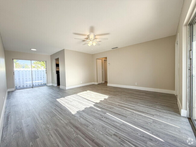 Building Photo - 1500 Forest Hill Blvd Unit #4 Rental