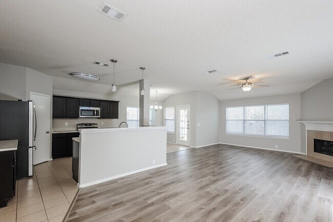 Photo - 833 Lariat Dr