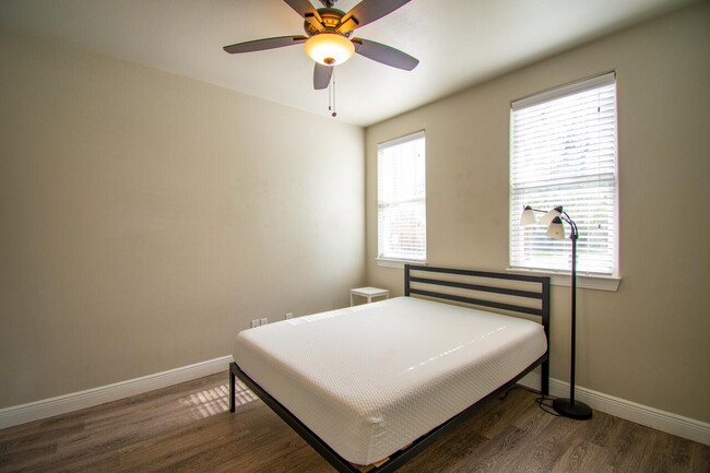 Photo - 1508 Avenue W