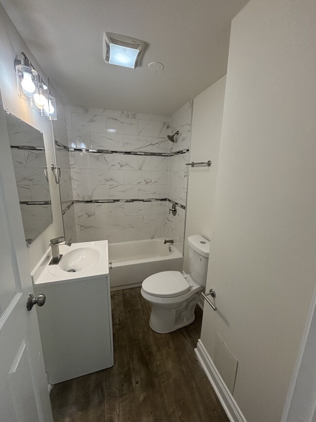 Photo - 2059 Roosevelt Pl