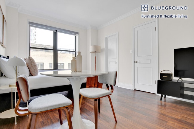 Photo - 200 E Chestnut St Unidad SI FL17-ID618