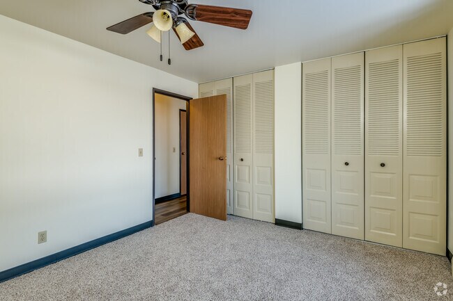 2 BR, 1 BA - 925SF