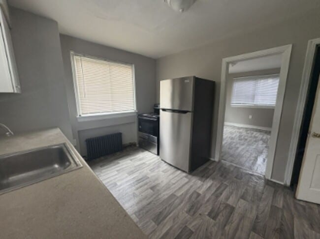 Photo - 560 Wylie Ave