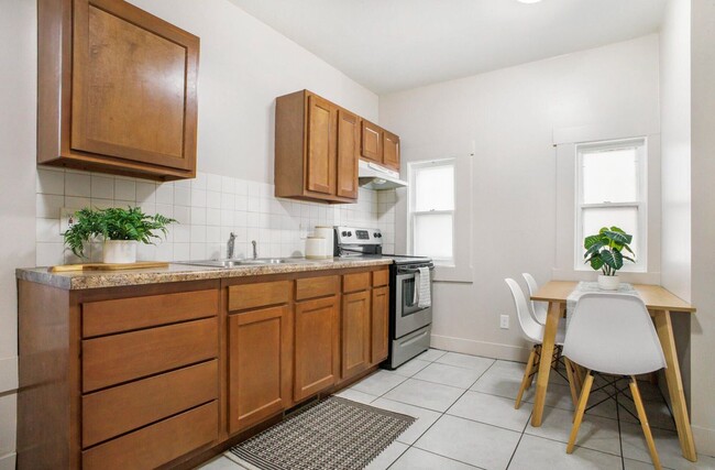 Photo - 311 Robey Pl SE