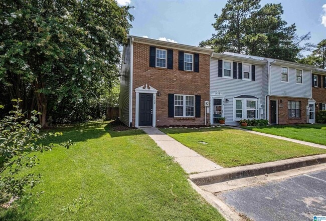 Photo - 1402 Applegate Dr