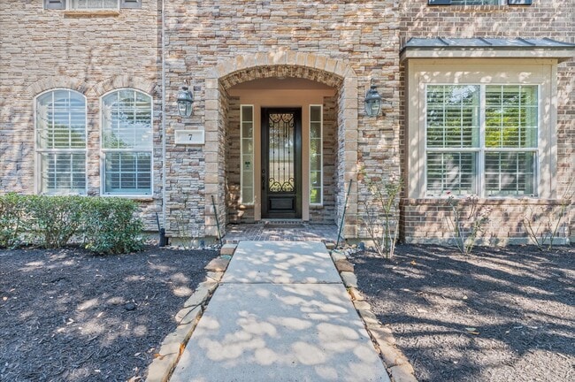 Photo - 7 N Beech Springs Cir