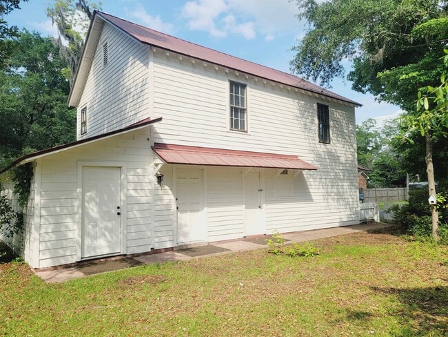 Building Photo - 302 Jefferson St Unit B (UPSTAIRS)