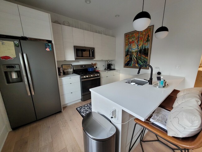 Photo - 1656 W Summerdale Ave Unidad 2E