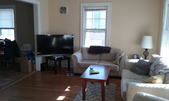 Living room - 1219 Packard St Casa