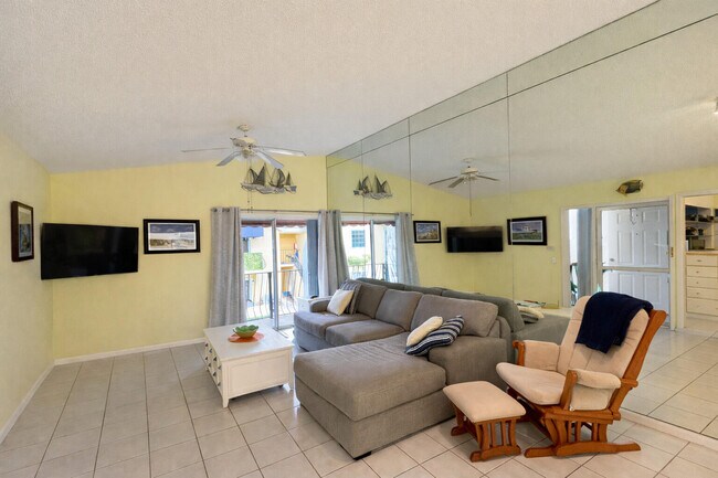 Photo - 141 Waterside Dr Unidad 141