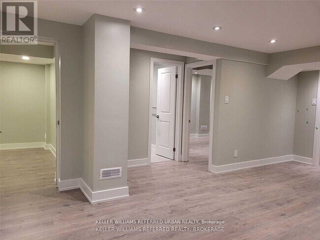 Photo - 920 Stonehaven Ave