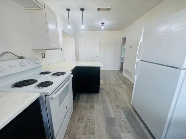 Photo - 1824 Coleman St