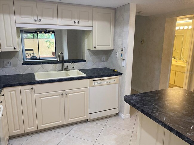 Photo - 2440 Winding Creek Blvd Unidad 108