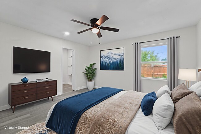 Photo - 1615 Hiller St