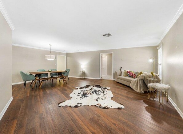 Photo - 201 Ellwood-874.4 Unidad 874.4