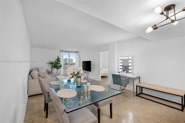 Photo - 1020 Meridian Ave Unidad 816