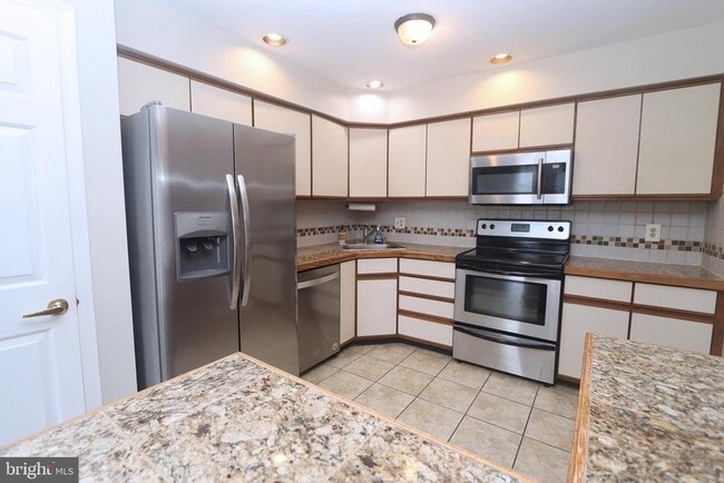 Photo - 403 Essex Ct