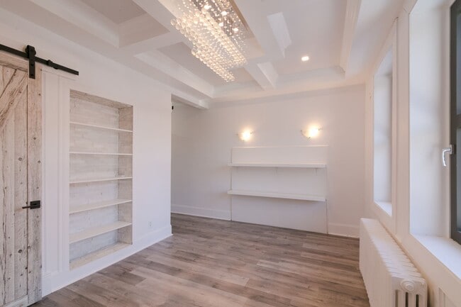 Building Photo - 2050 Av. Claremont Unit 1