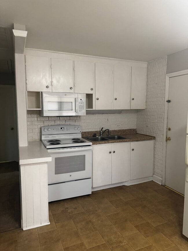 Photo - 2BR/1BA House in Downtown Cary with Carport & Washer/Dryer Hookups!