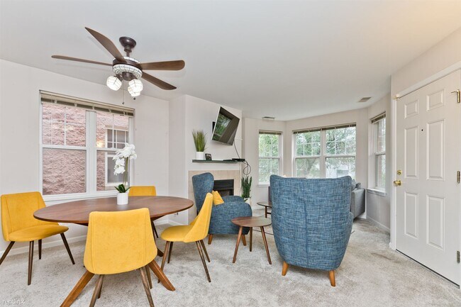 Photo - 2 br, 1.5 bath Condo - 1156 N Howe St