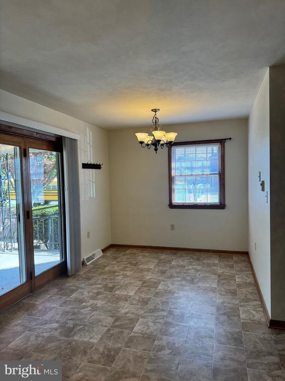 Photo - 1781 Lincoln Way E