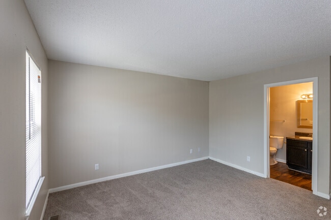 2BR, 2BA - 1,098SF - Primary Bedroom