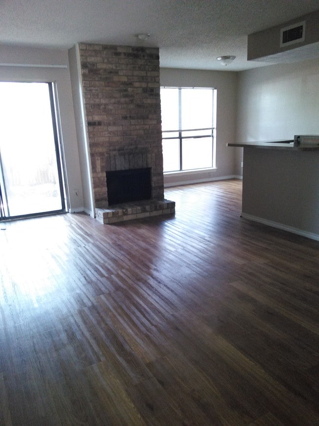 The Augusta - Vista de la sala de estar - Preston Racquet Club Apartments