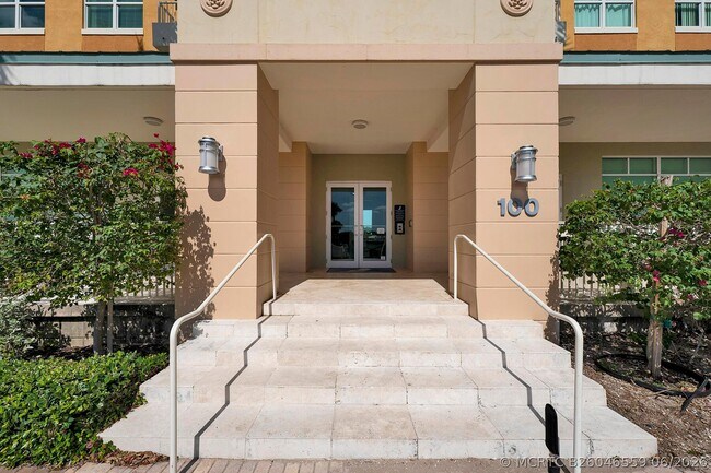 100 NE 6th St Unit 203