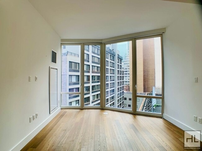 Photo - East 44th Street Unit 32G