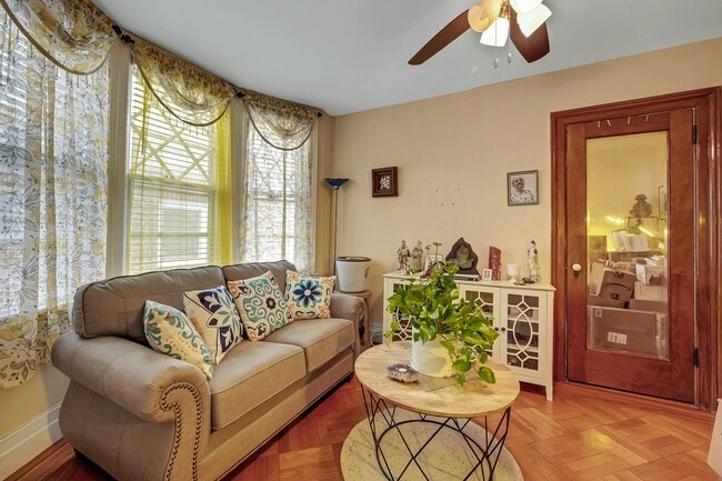 Photo - 5625 Post Rd