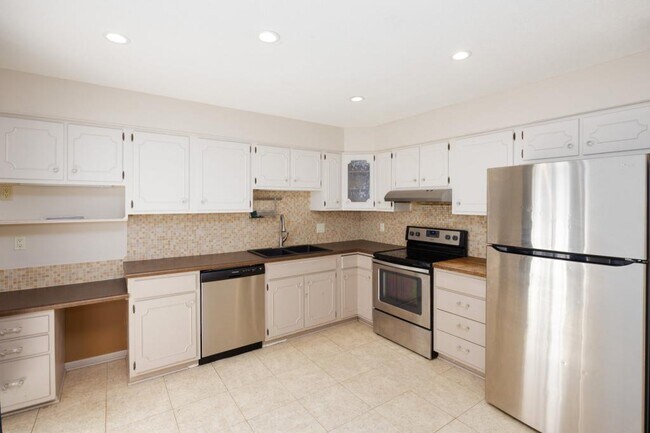 Photo - 9619 Outlook Dr