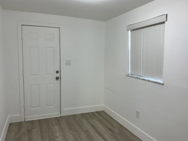 Photo - 2605 Ave F