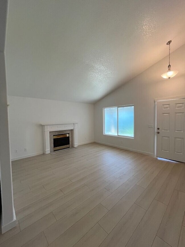 Photo - 3 Bedroom 2 Bath Forest Grove OR
