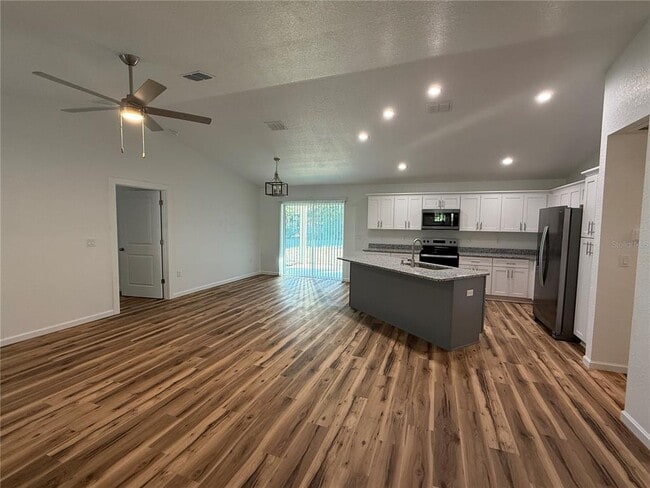 Photo - 919 Spruce St