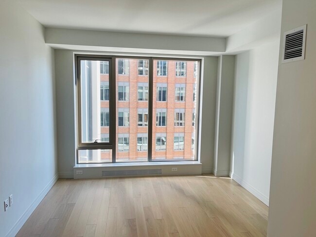 Photo - 135 Seaport Blvd Unit 910