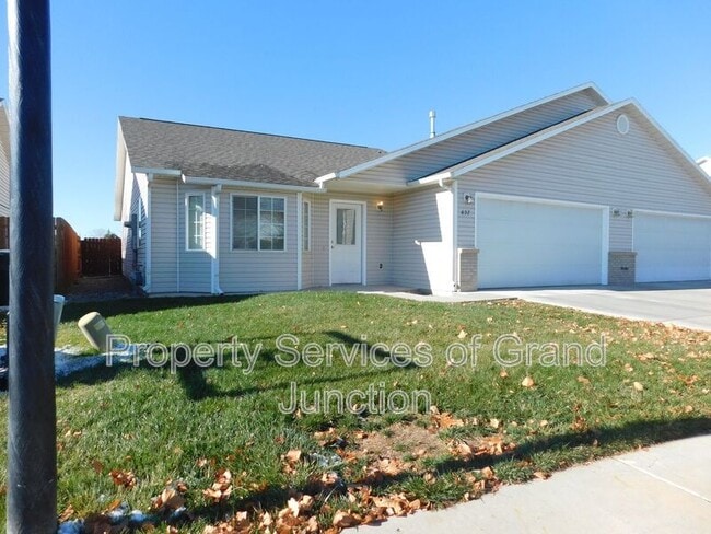 Building Photo - 657 Springbrook Dr