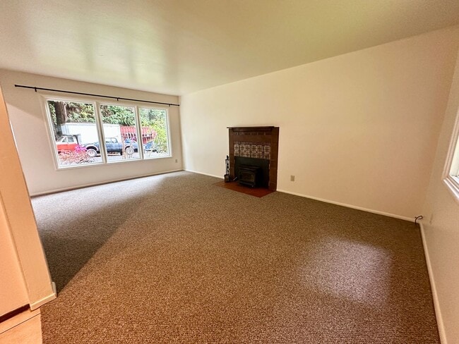 Photo - Spacious 4-Bedroom Home with Bonus Room in...