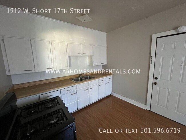 Photo - 1912 W Short 17th St