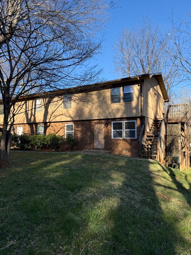 Building Photo - 217 N Fork Rd Unit 3